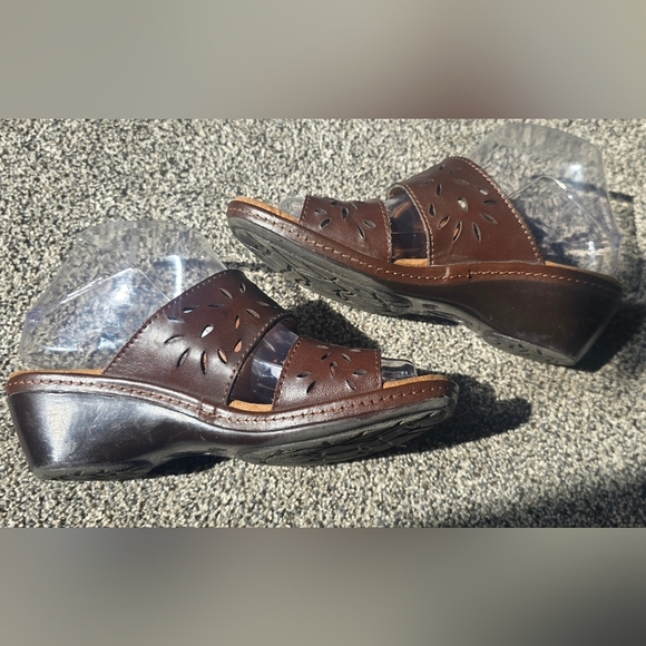 Thom McAn Women's Wendy Brown Wedge Heel Sandal Women's Size 6.5 - Picture 3 of 10